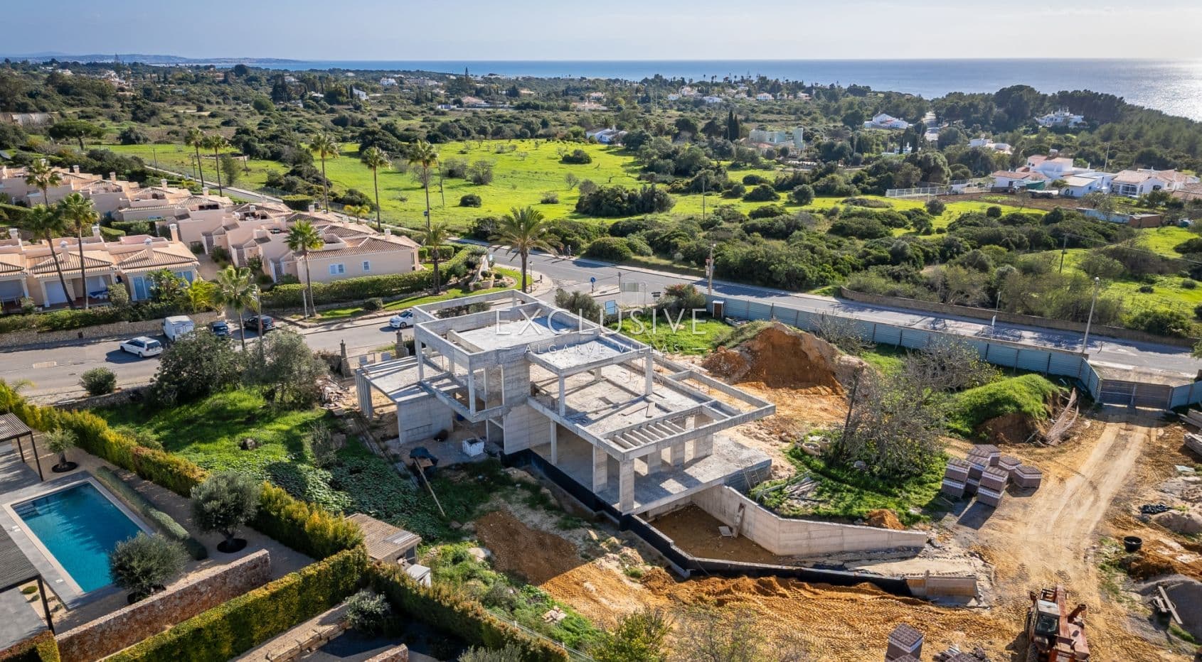 Beautiful, sea views, walking distance to beach. Modern Villa in Carvoeiro, Algarve