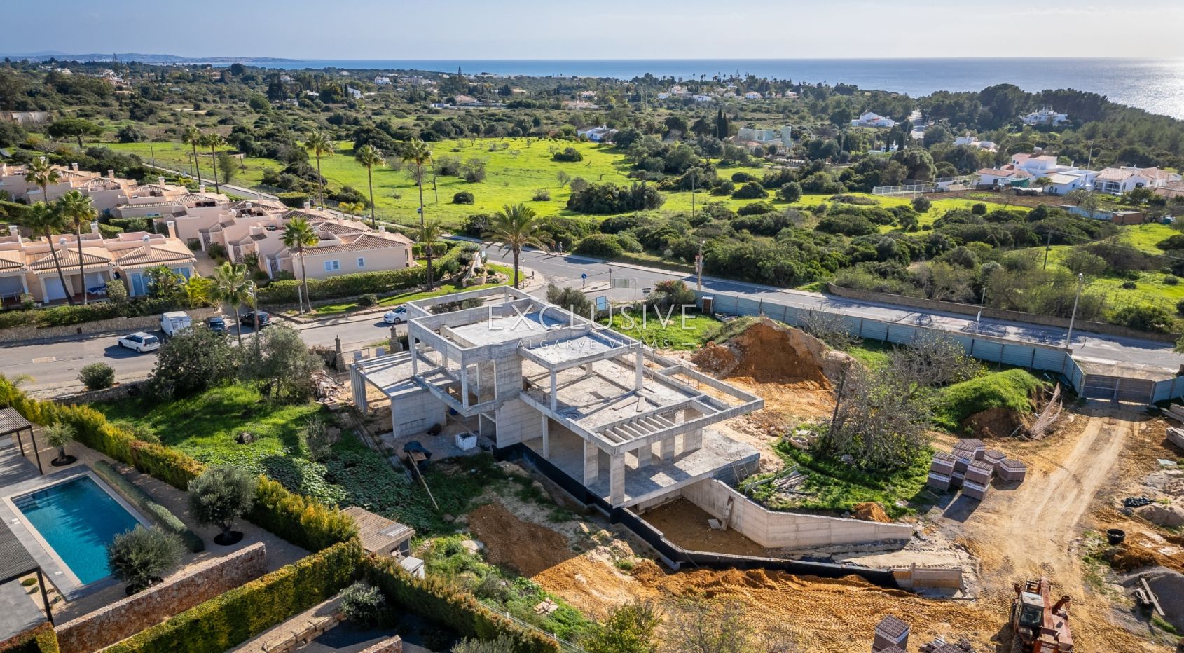 Mooi, uitzicht op zee, loopafstand van strand. Moderne villa in Carvoeiro, Algarve