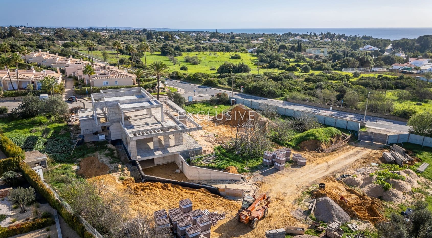 Beautiful, sea views, walking distance to beach. Modern Villa in Carvoeiro, Algarve