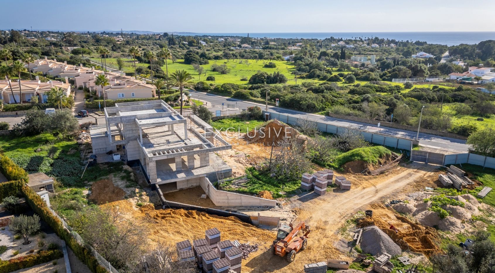 Mooi, uitzicht op zee, loopafstand van strand. Moderne villa in Carvoeiro, Algarve