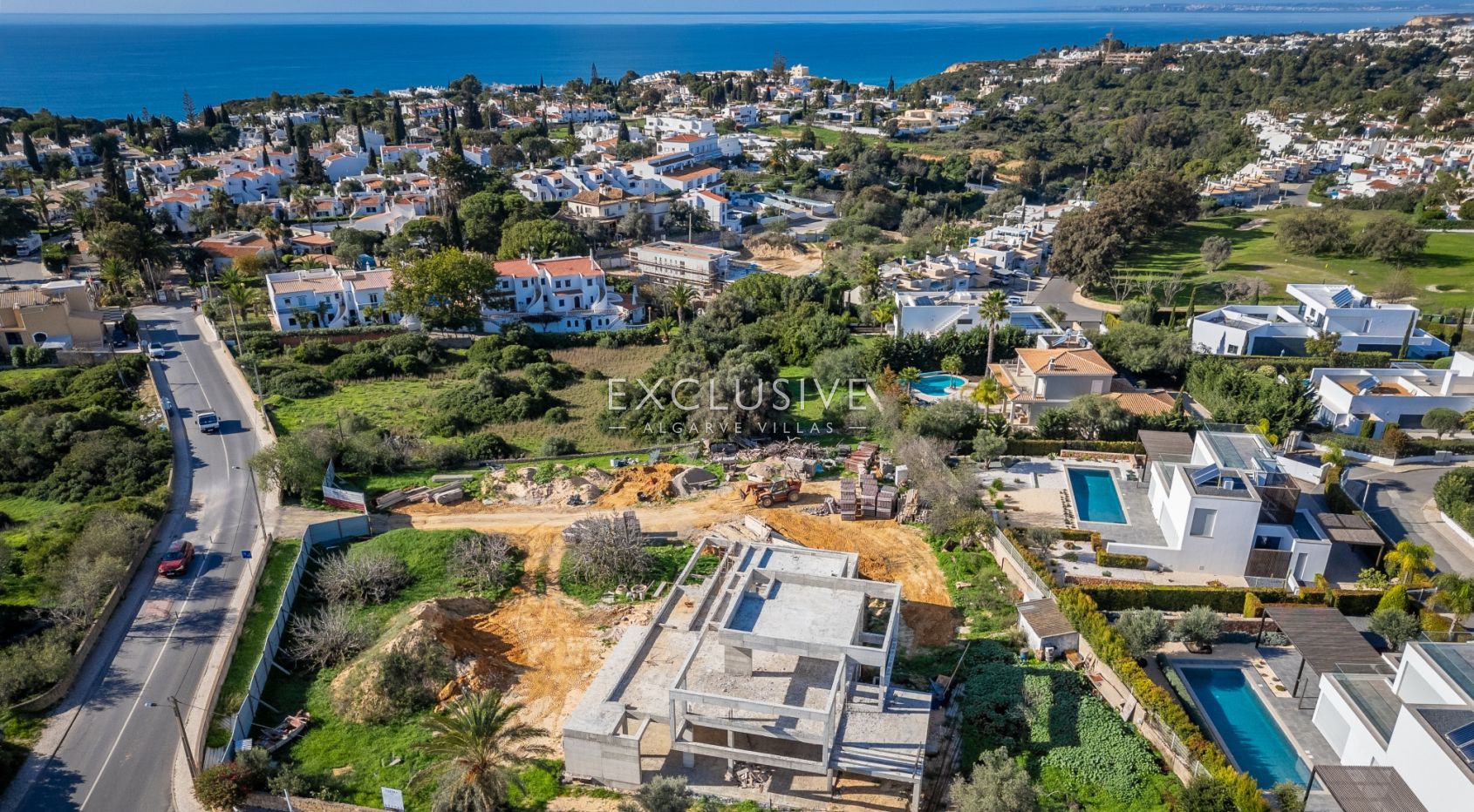 Mooi, uitzicht op zee, loopafstand van strand. Moderne villa in Carvoeiro, Algarve