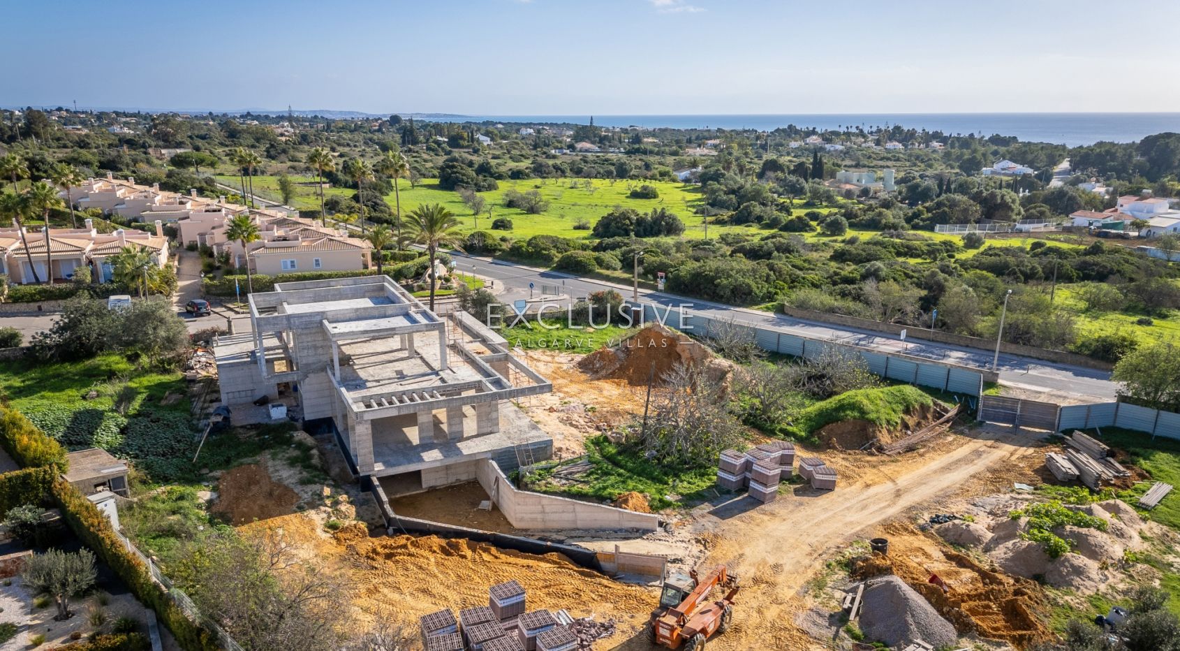 Mooi, uitzicht op zee, loopafstand van strand. Moderne villa in Carvoeiro, Algarve