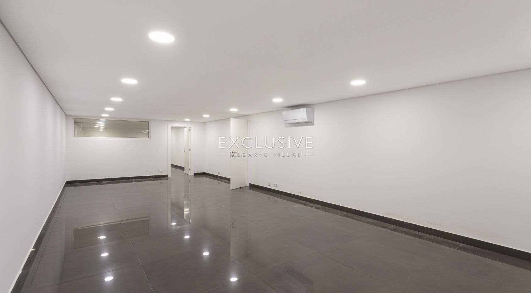 Buy Modern Villa with pool in central location in Lagos, Western Algarve
