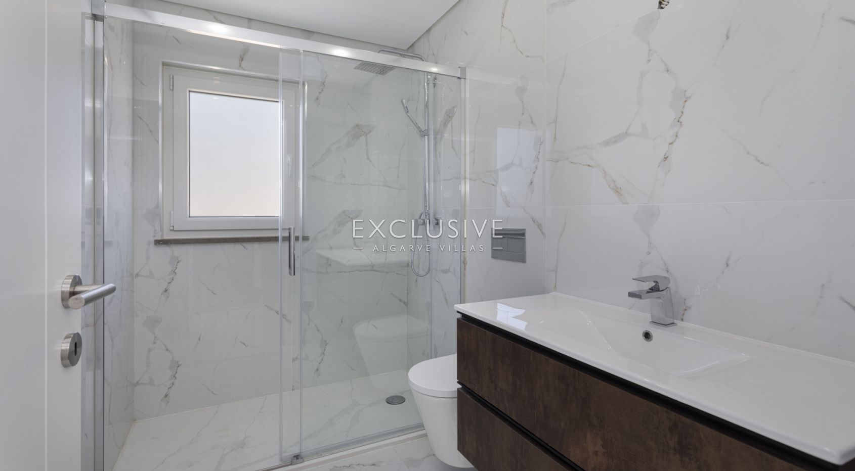 Buy Modern Villa with pool in central location in Lagos, Western Algarve