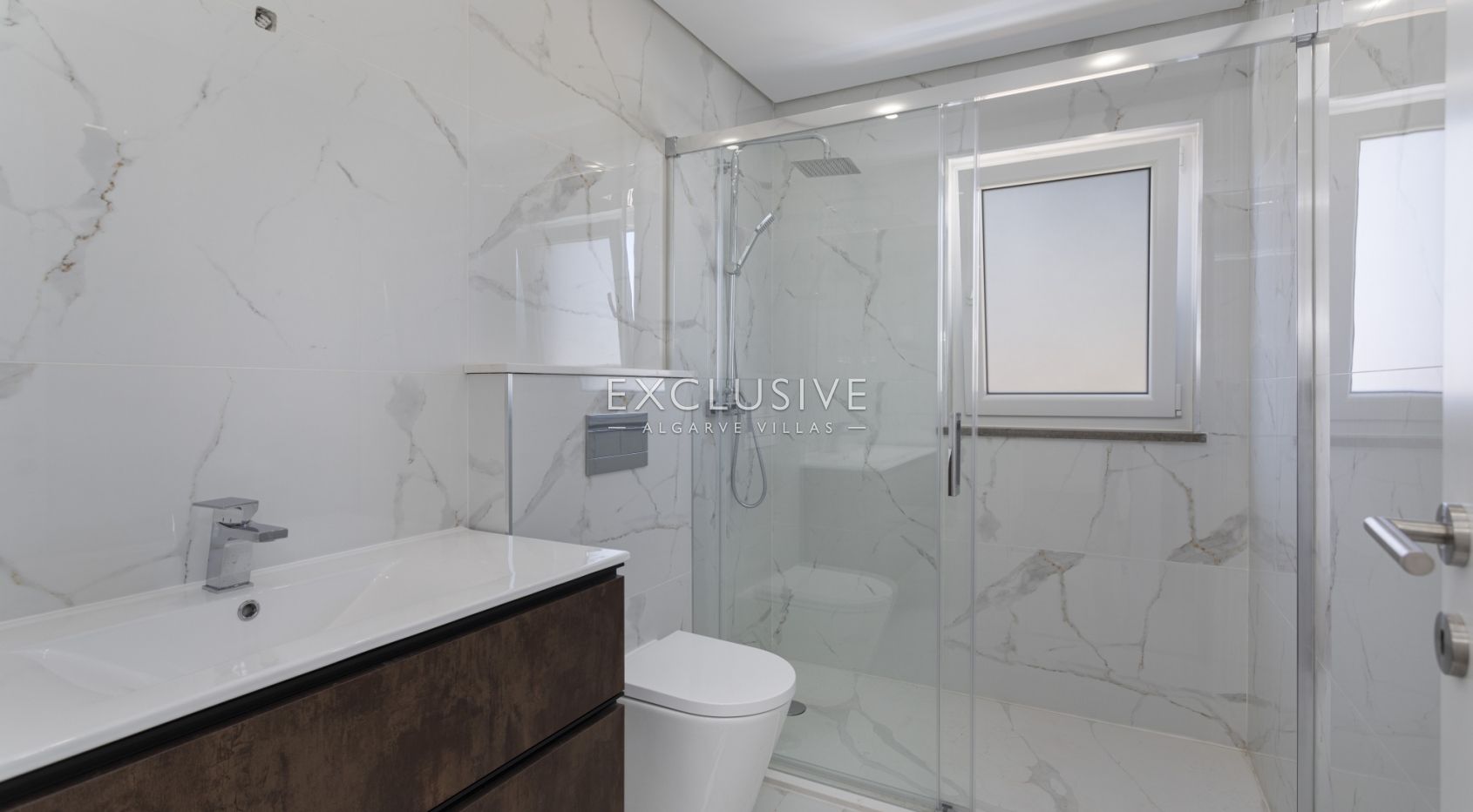 Buy Modern Villa with pool in central location in Lagos, Western Algarve