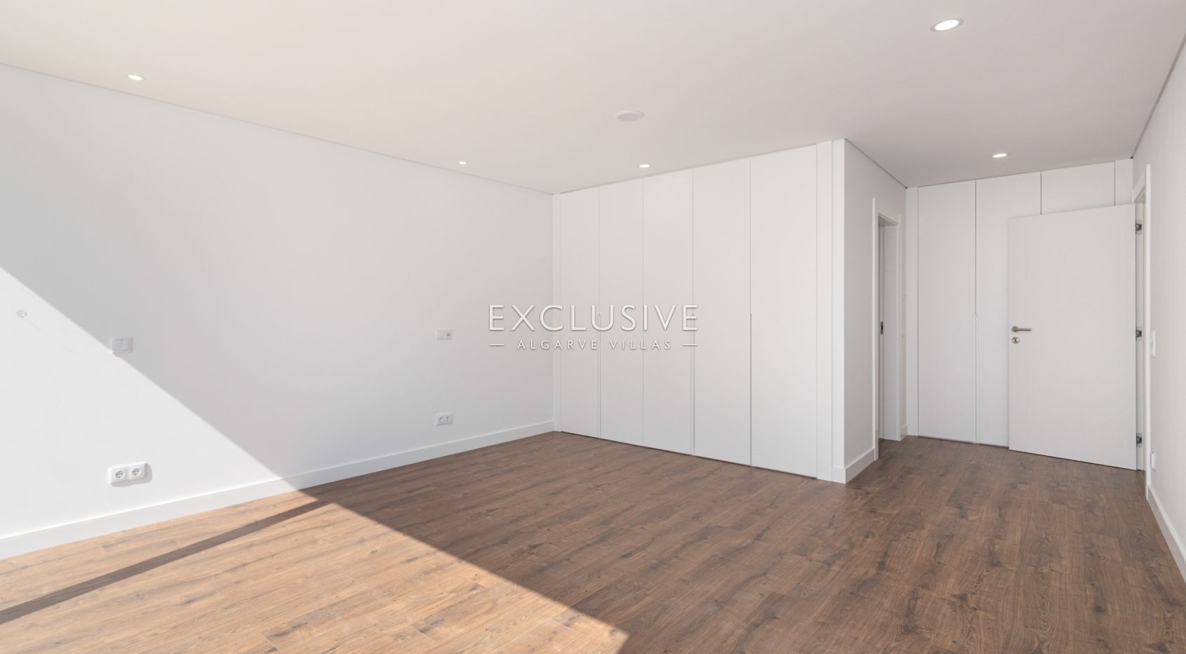 Buy Modern Villa with pool in central location in Lagos, Western Algarve