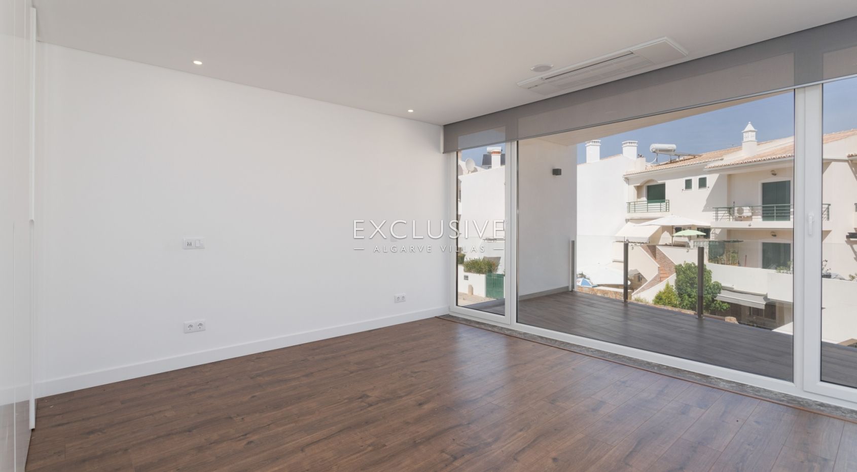 Buy Modern Villa with pool in central location in Lagos, Western Algarve