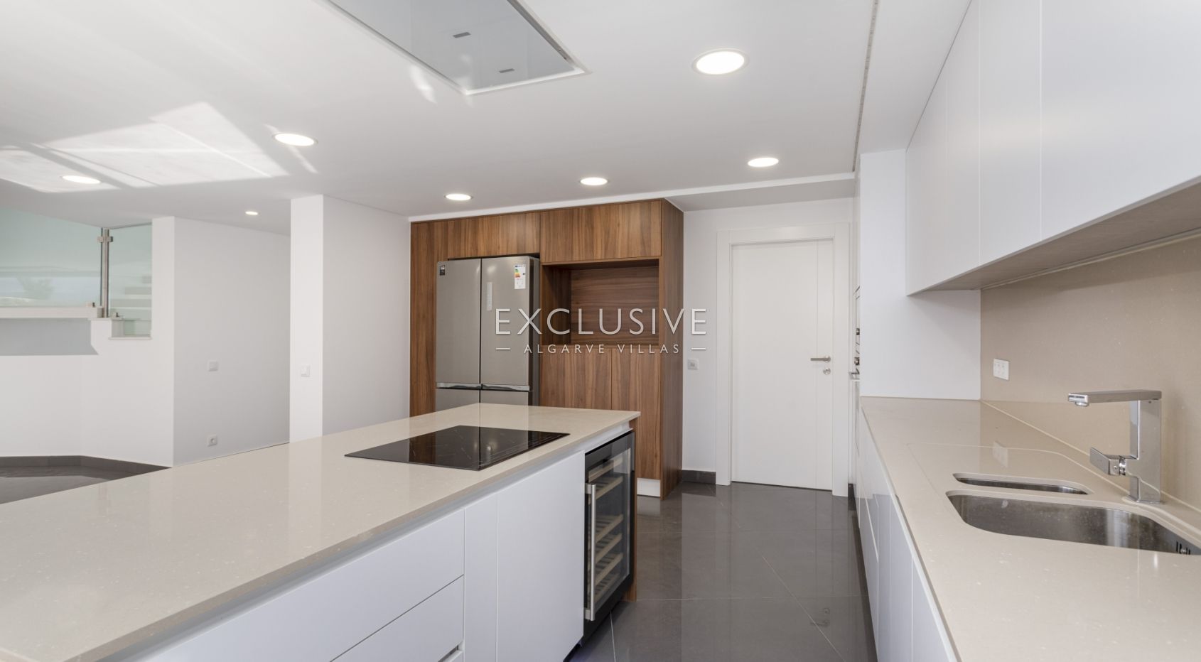 Buy Modern Villa with pool in central location in Lagos, Western Algarve