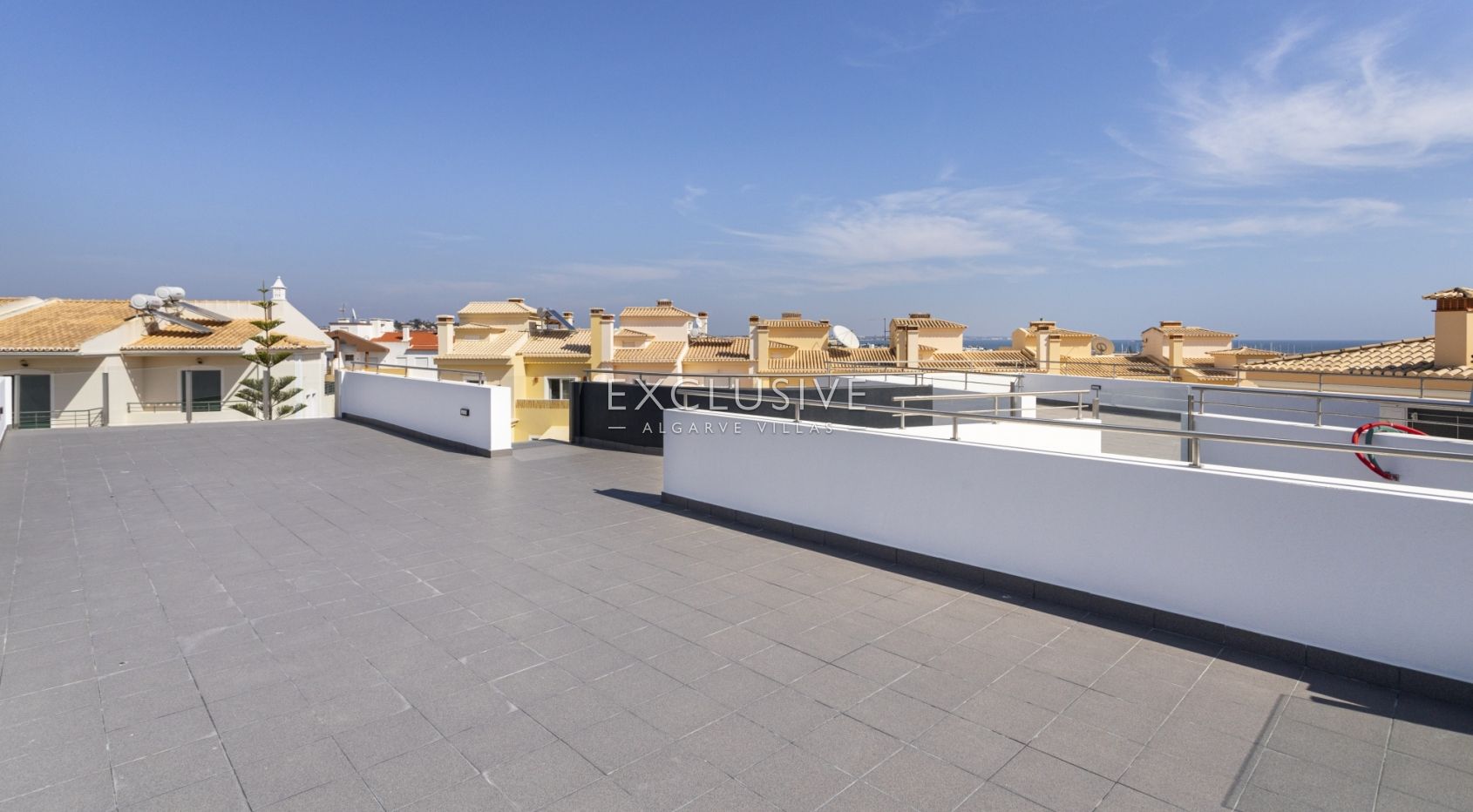 Buy Modern Villa with pool in central location in Lagos, Western Algarve