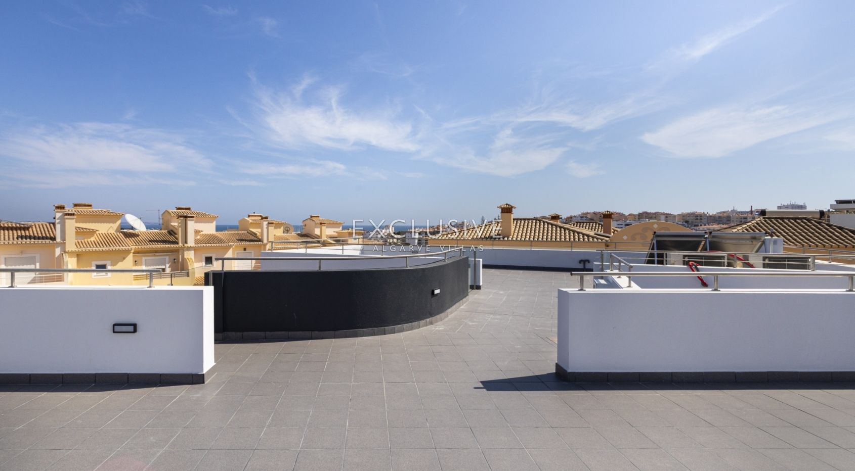 Buy Modern Villa with pool in central location in Lagos, Western Algarve