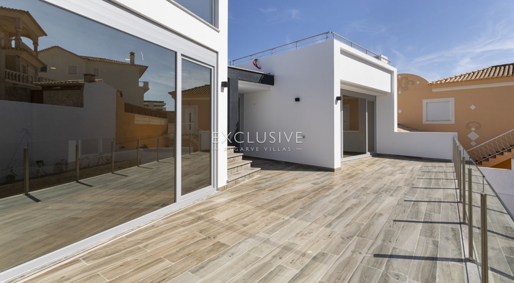 Buy Modern Villa with pool in central location in Lagos, Western Algarve