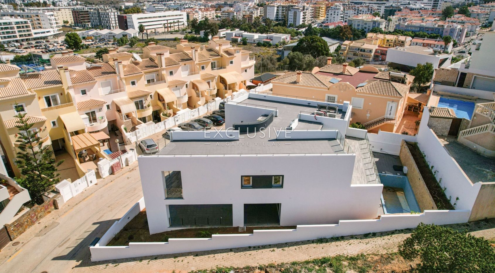 Buy Modern Villa with pool in central location in Lagos, Western Algarve