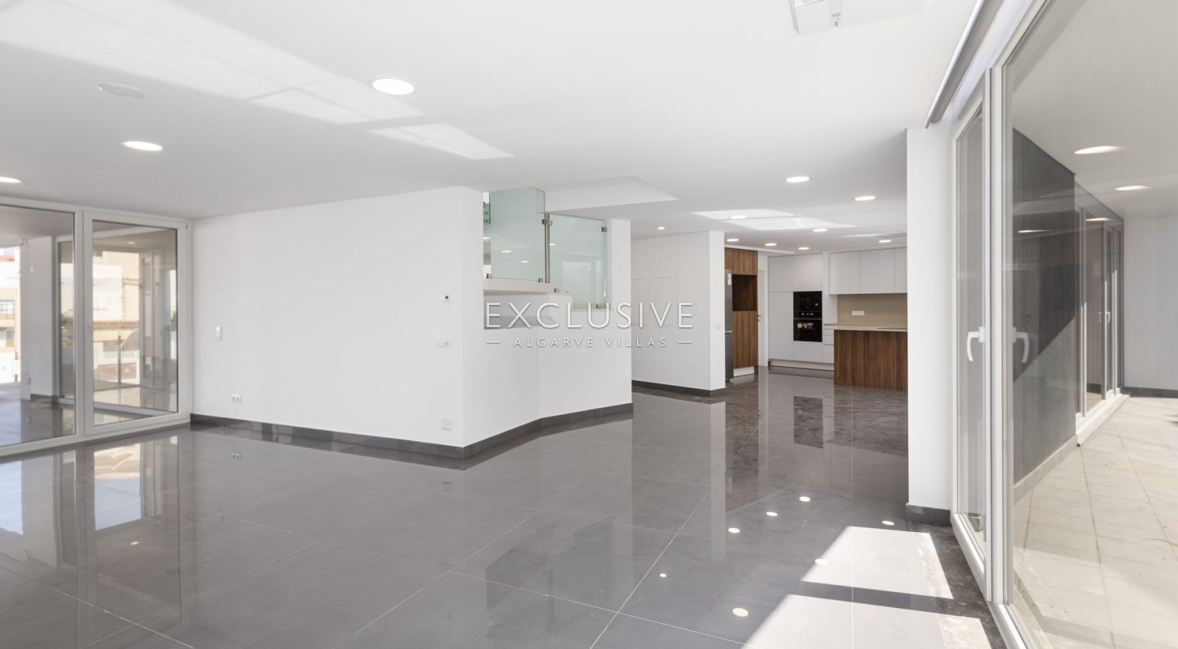 Buy Modern Villa with pool in central location in Lagos, Western Algarve