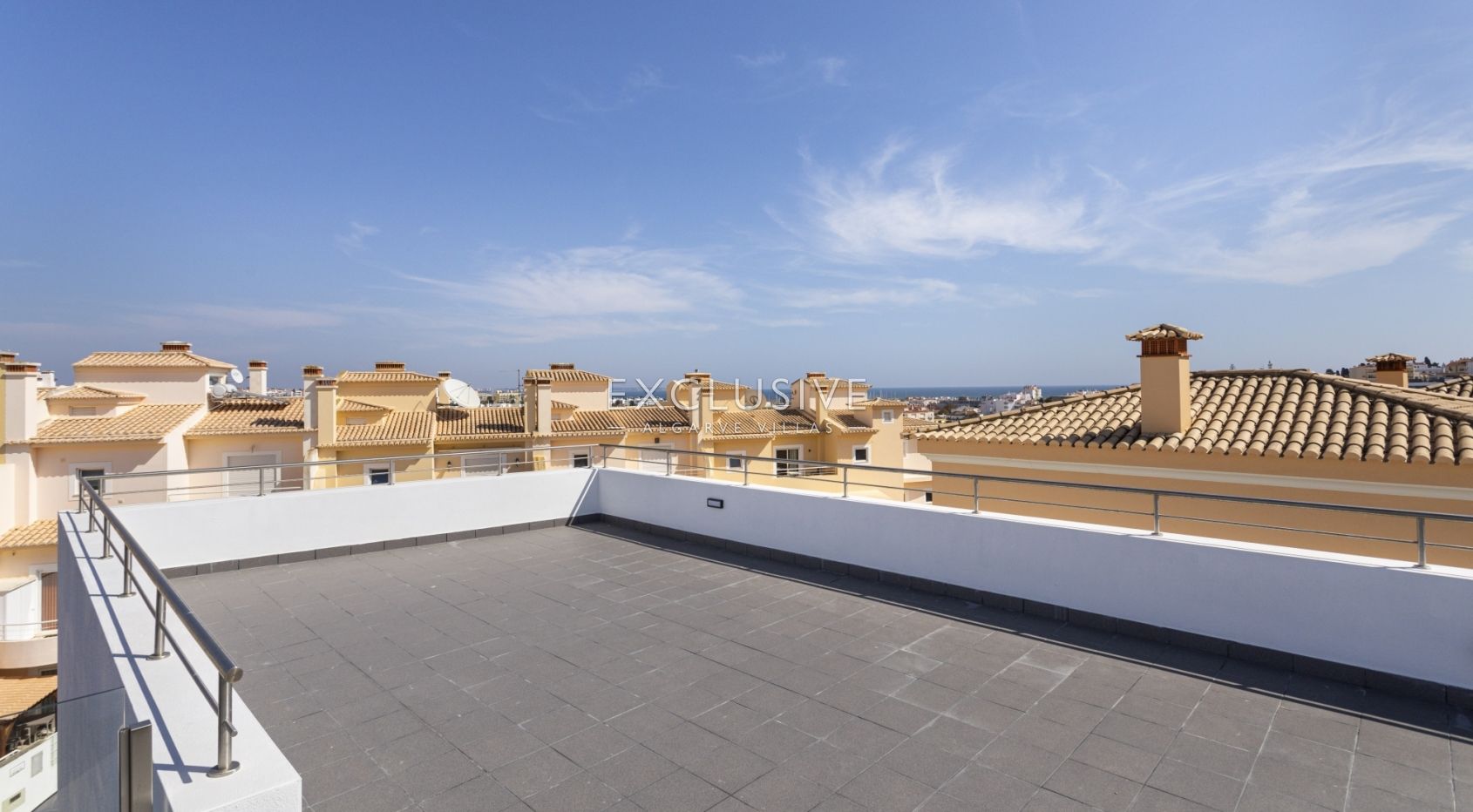 Buy Modern Villa with pool in central location in Lagos, Western Algarve