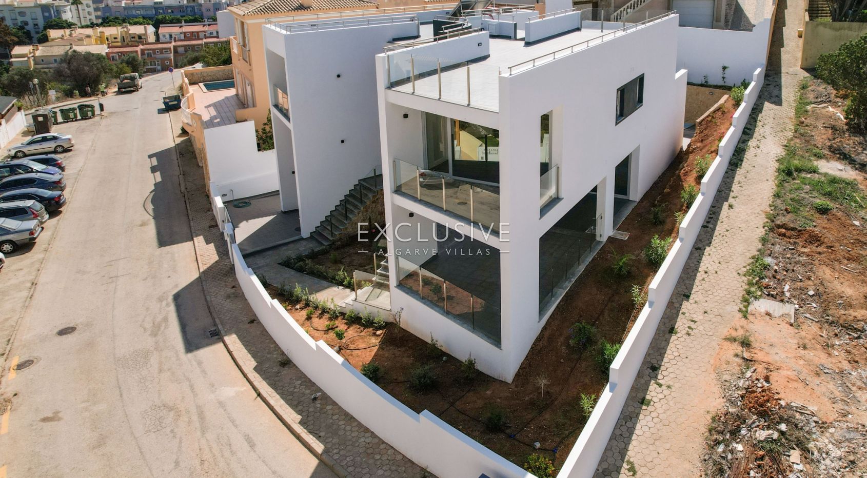 Buy Modern Villa with pool in central location in Lagos, Western Algarve