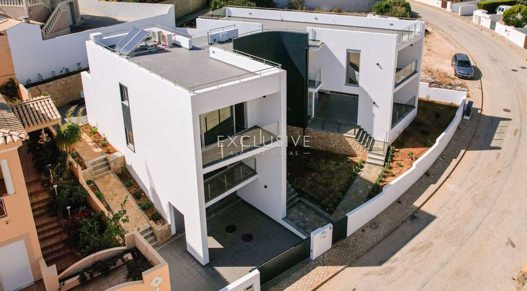 Buy Modern Villa with pool in central location in Lagos, Western Algarve