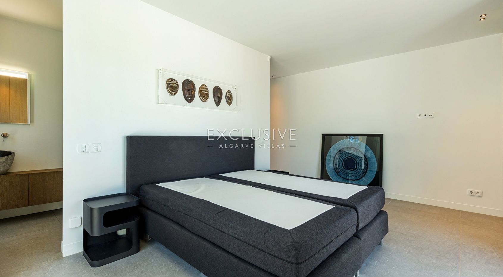 Contemporary design villa with stunning coastal views Porches, Algarve