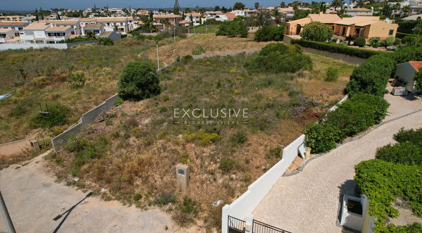 Fantastisches Grundstück in Luz für große Villa mit Meerblick Algarve