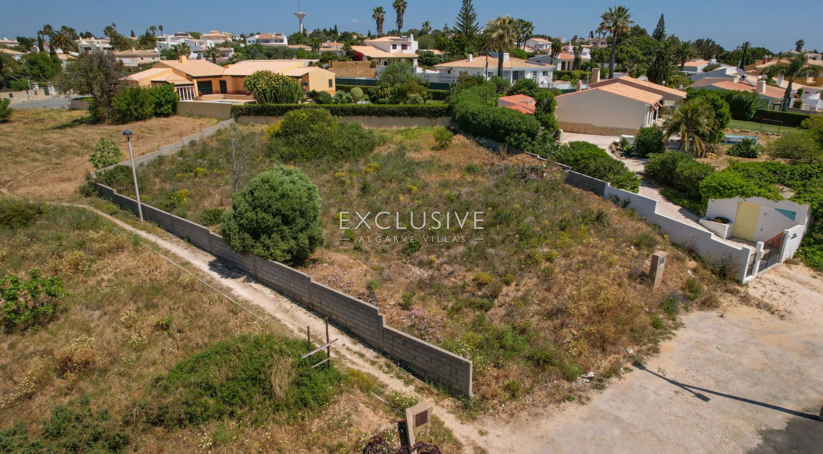 Fantastisches Grundstück in Luz für große Villa mit Meerblick Algarve