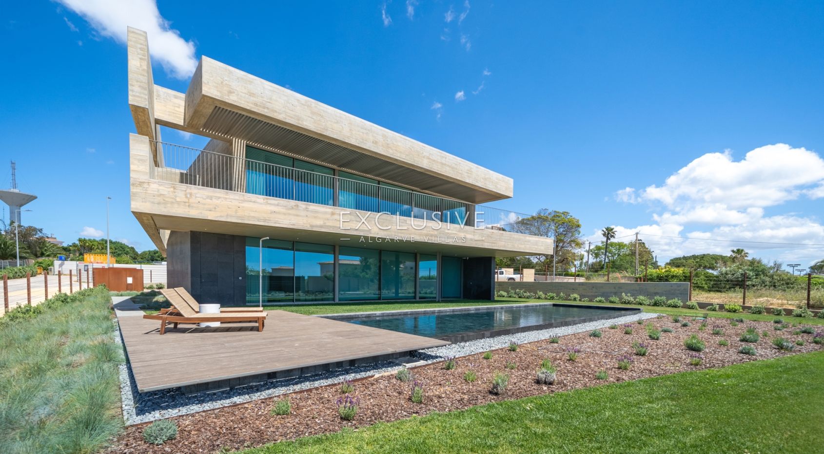 Contemporary luxury villa near the beach with ocean views in Praia da Luz, Algarve