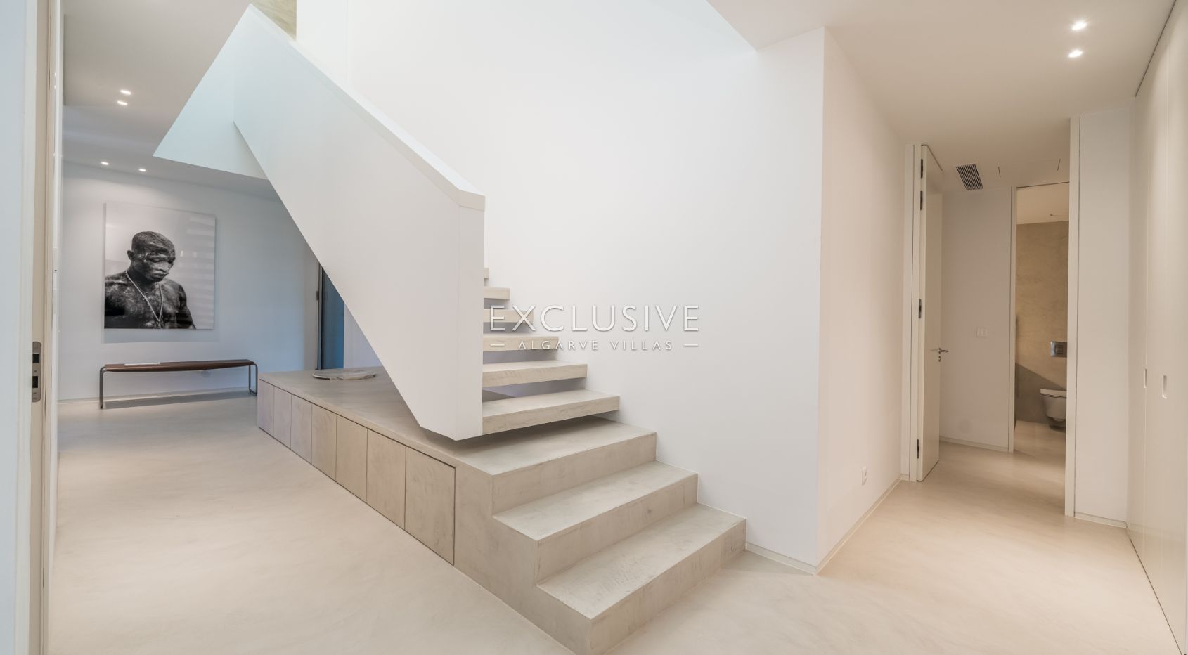 Contemporary luxury villa near the beach with ocean views in Praia da Luz, Algarve
