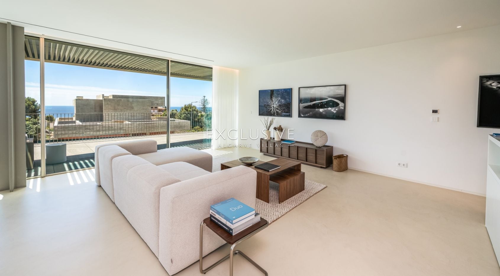 Contemporary luxury villa near the beach with ocean views in Praia da Luz, Algarve