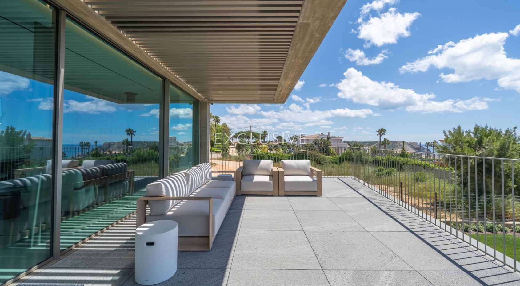 Contemporary luxury villa near the beach with ocean views in Praia da Luz, Algarve