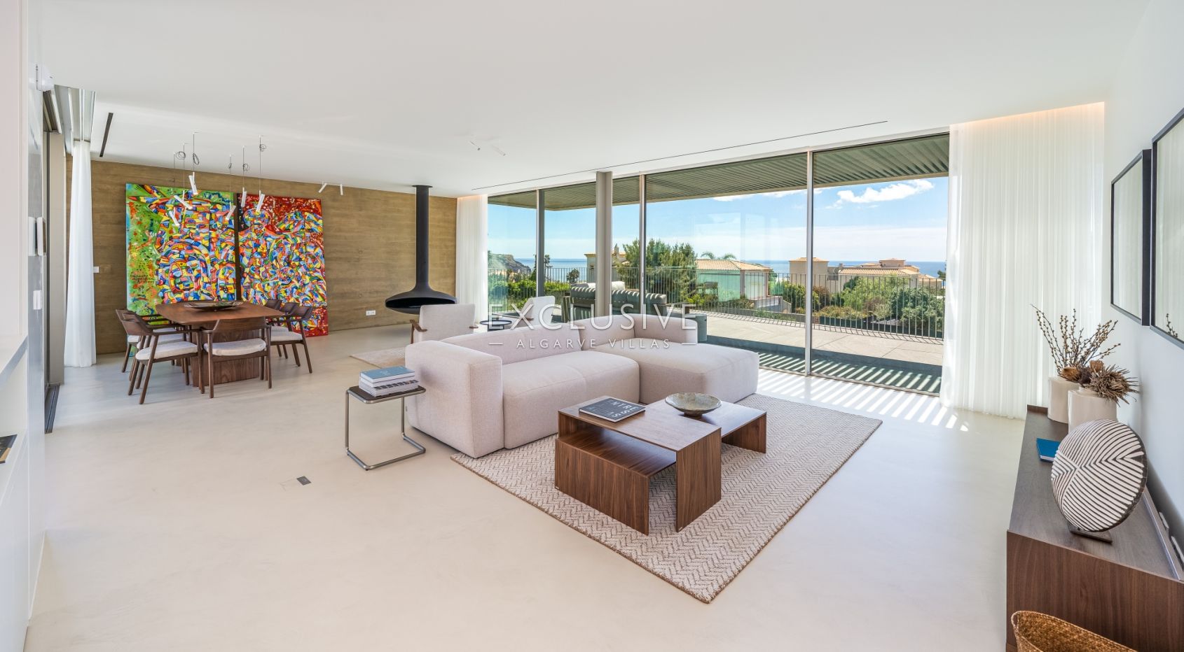 Contemporary luxury villa near the beach with ocean views in Praia da Luz, Algarve