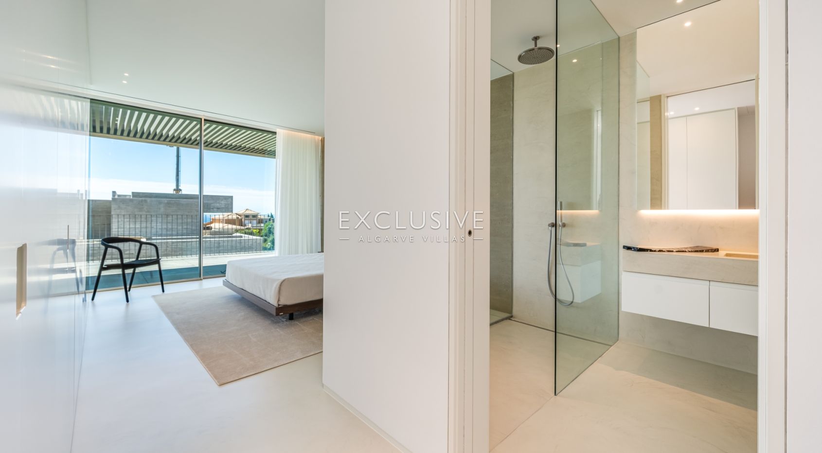 Contemporary luxury villa near the beach with ocean views in Praia da Luz, Algarve