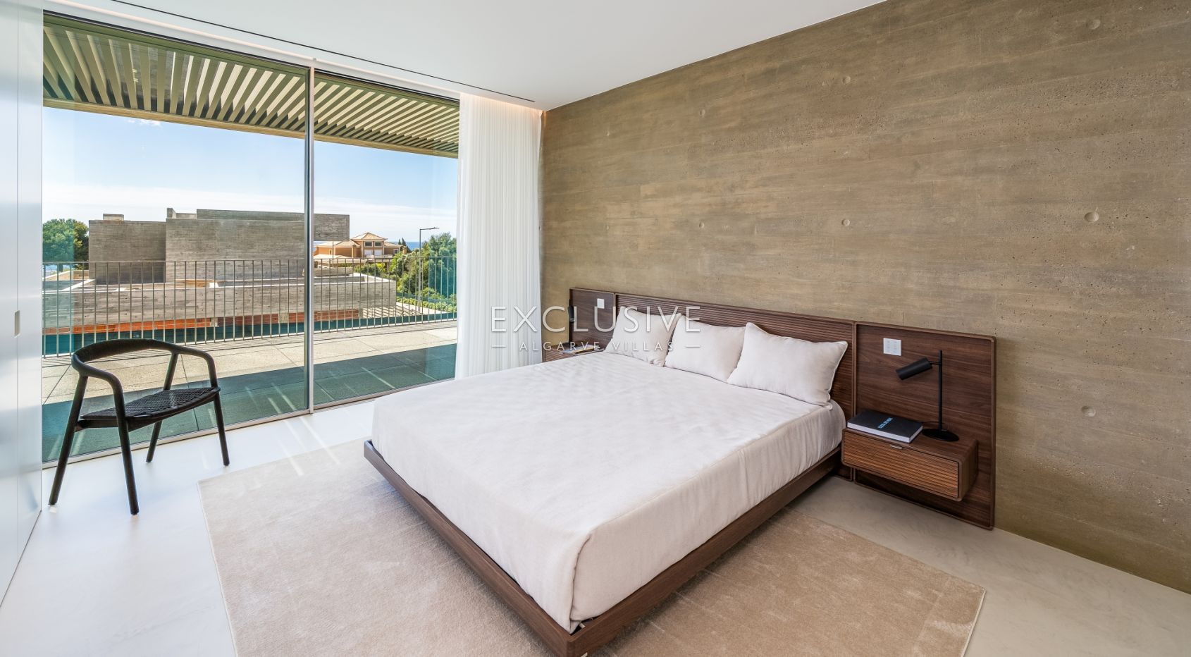 Contemporary luxury villa near the beach with ocean views in Praia da Luz, Algarve