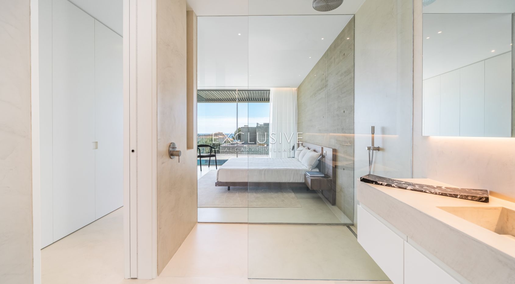 Contemporary luxury villa near the beach with ocean views in Praia da Luz, Algarve