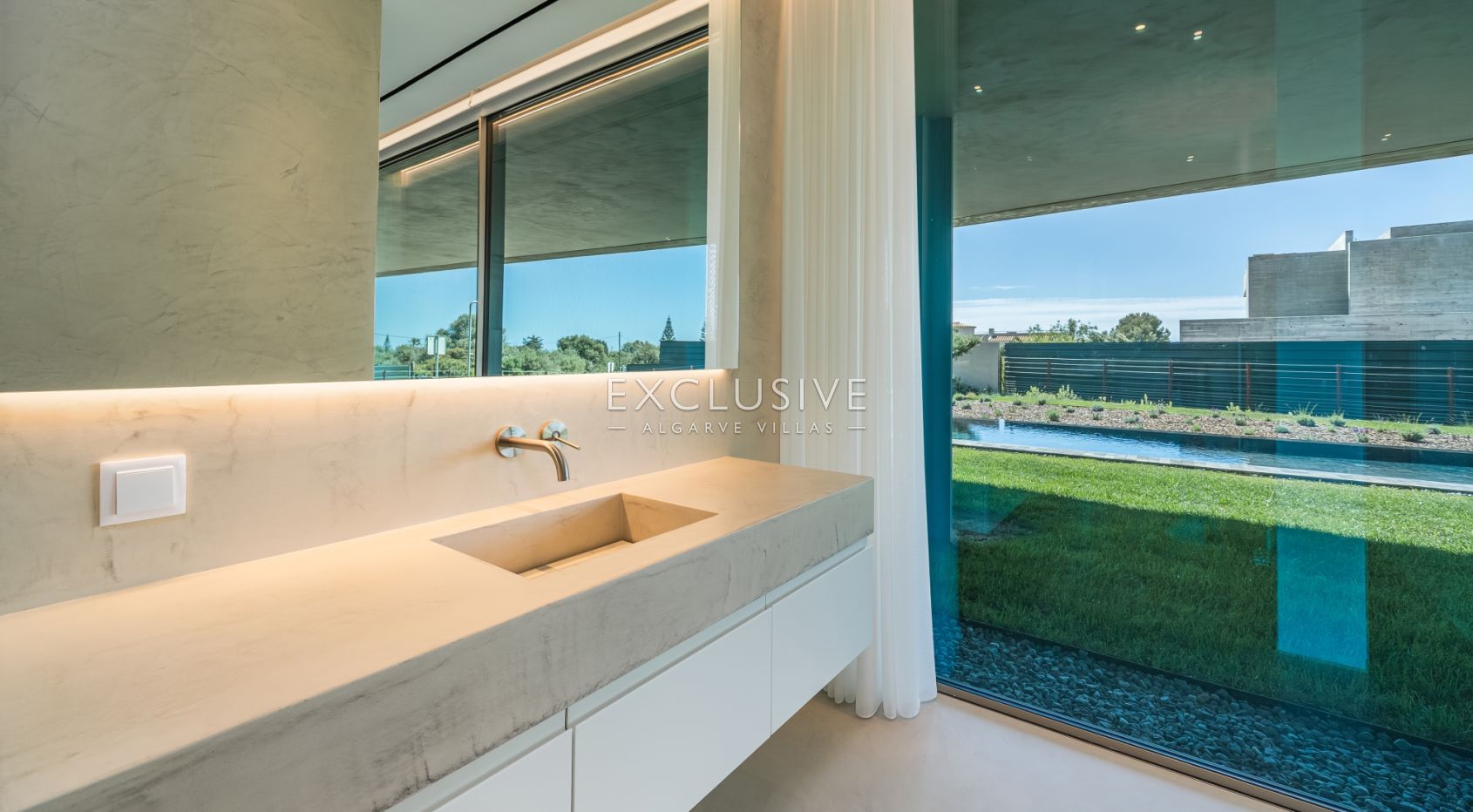 Contemporary luxury villa near the beach with ocean views in Praia da Luz, Algarve
