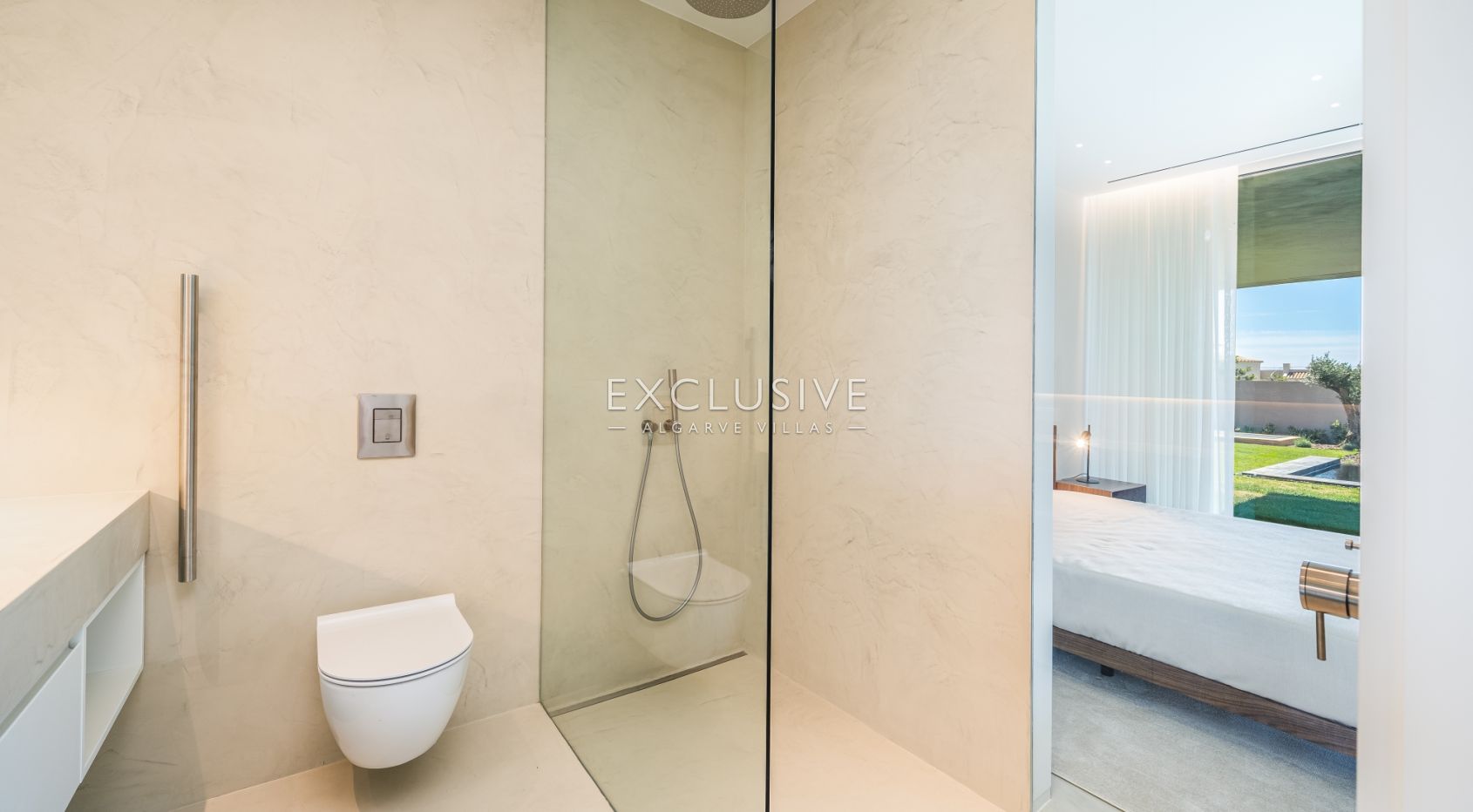 Contemporary luxury villa near the beach with ocean views in Praia da Luz, Algarve