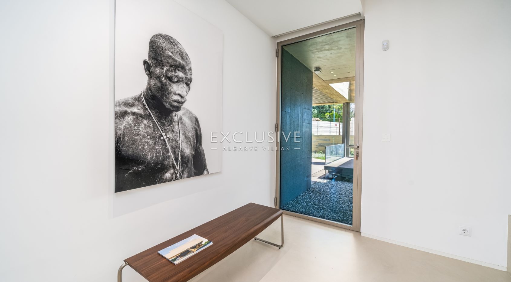 Contemporary luxury villa near the beach with ocean views in Praia da Luz, Algarve