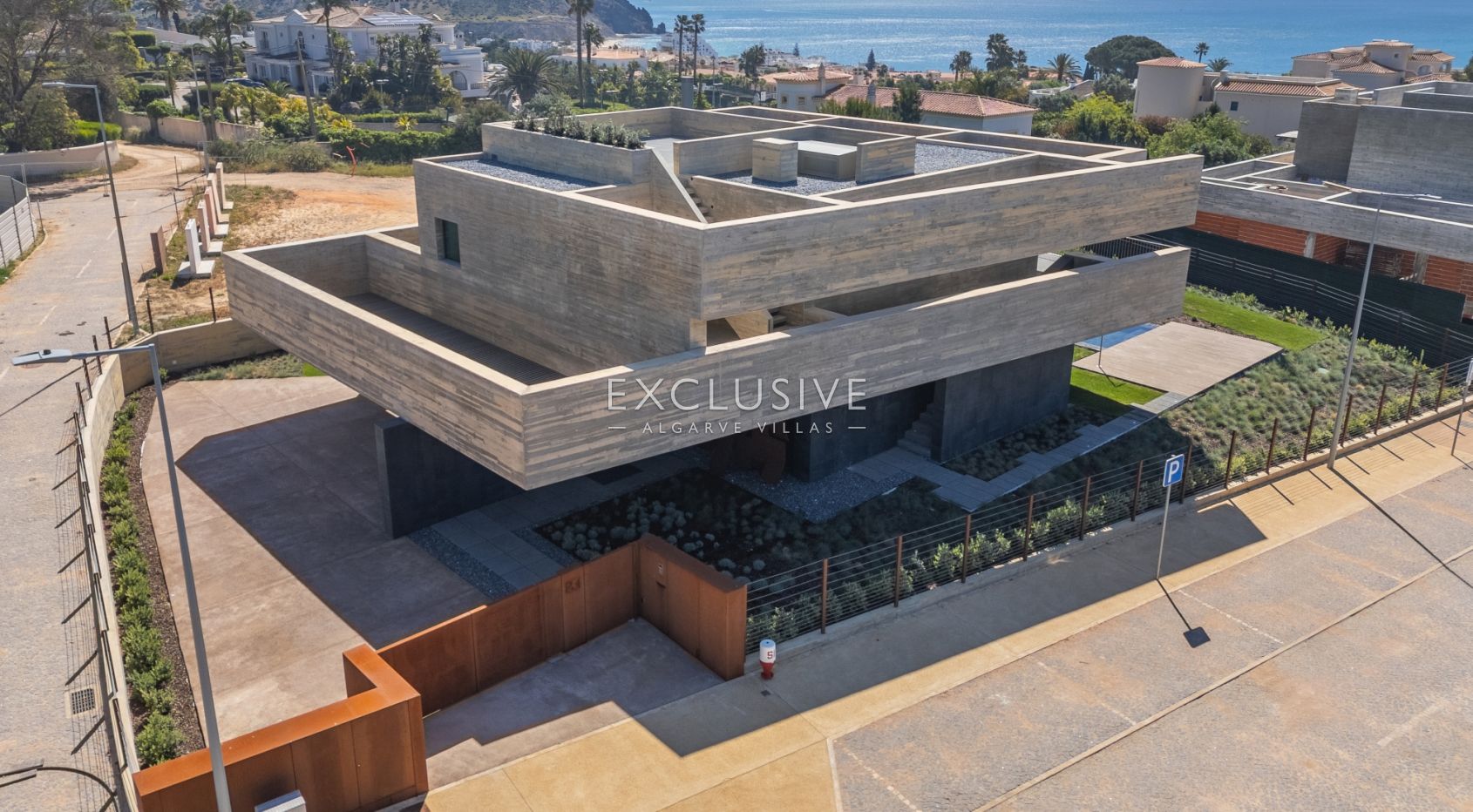 Contemporary luxury villa near the beach with ocean views in Praia da Luz, Algarve