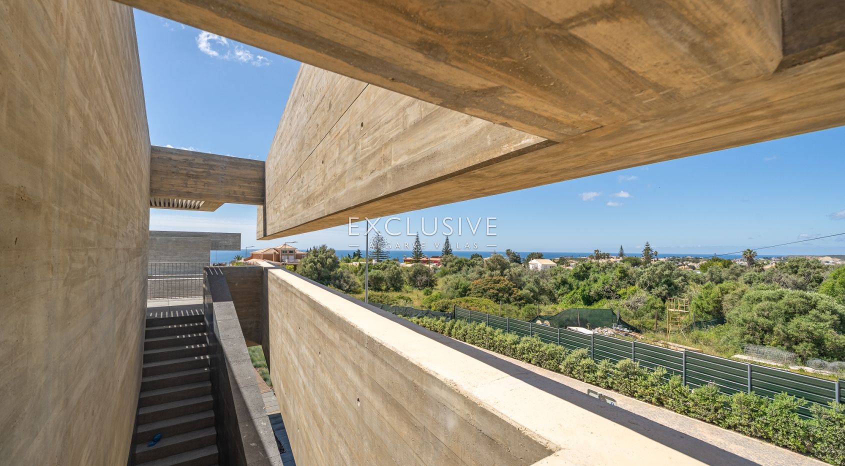 Contemporary luxury villa near the beach with ocean views in Praia da Luz, Algarve
