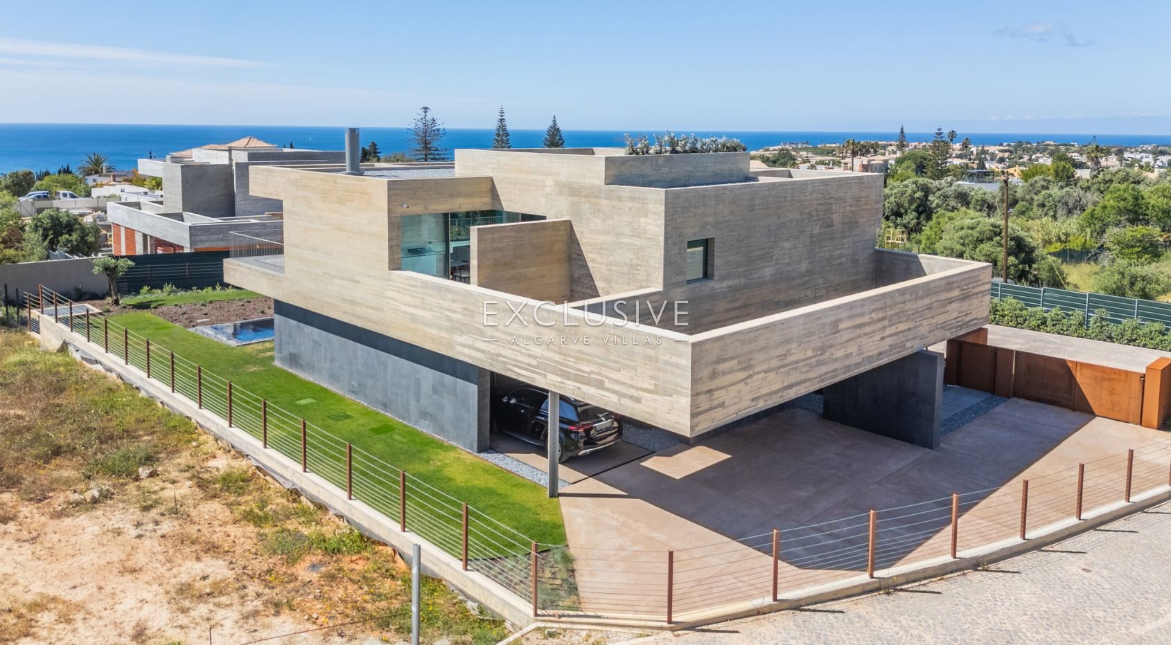 Contemporary luxury villa near the beach with ocean views in Praia da Luz, Algarve
