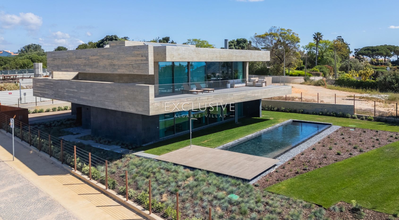 Contemporary luxury villa near the beach with ocean views in Praia da Luz, Algarve