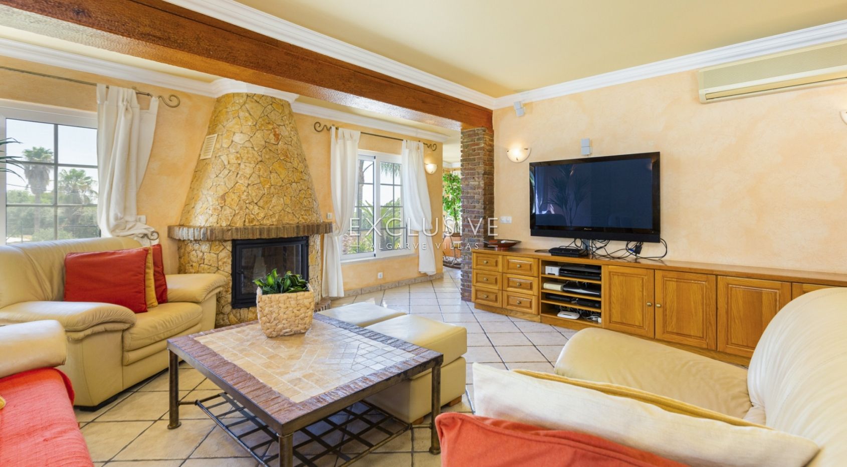 Charming Villa in Caramujeira, Algarve
