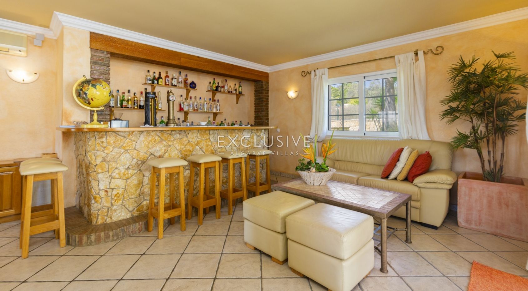Charming Villa in Caramujeira, Algarve