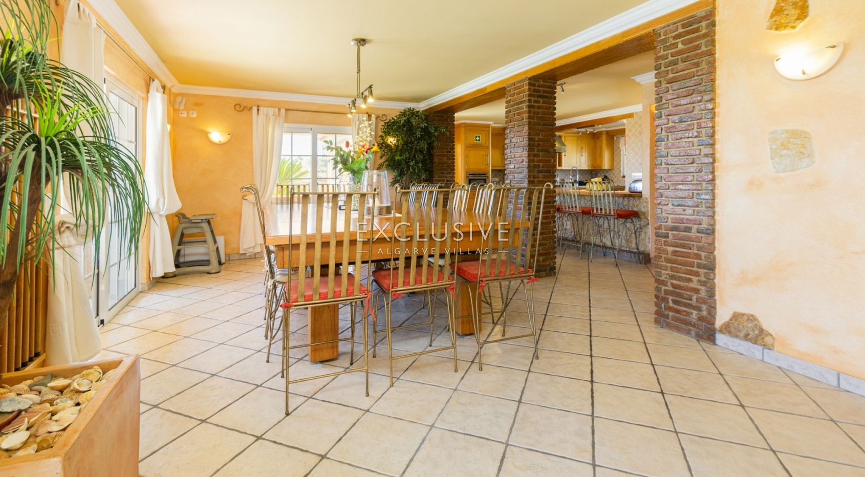 Charming Villa in Caramujeira, Algarve