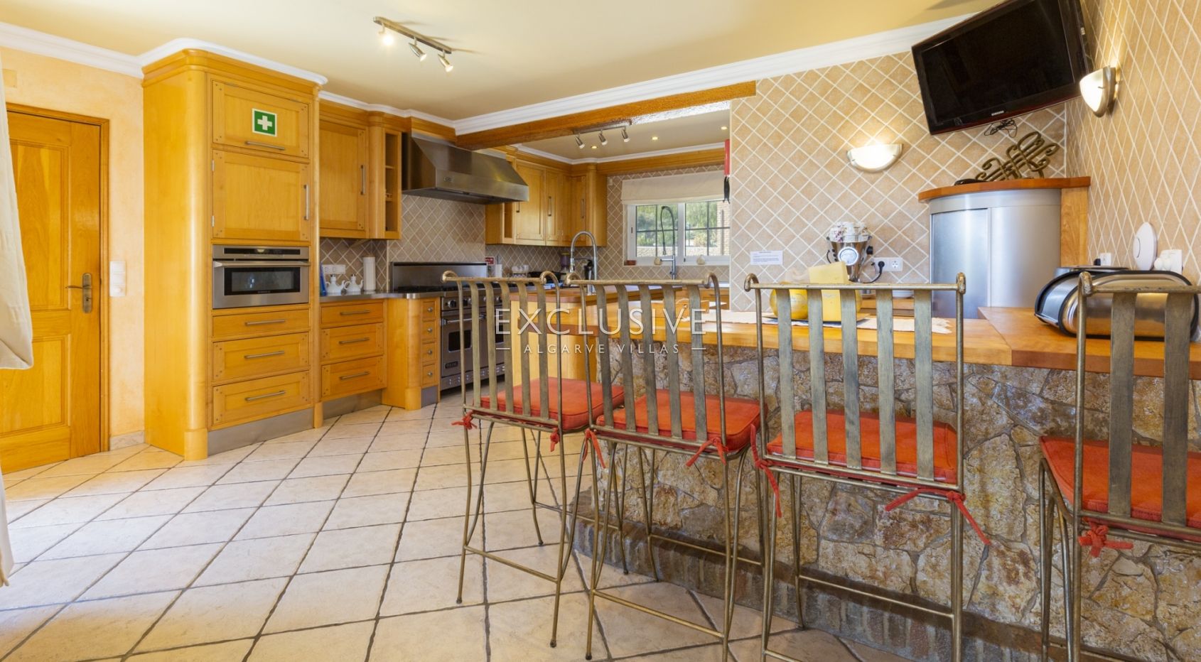 Charming Villa in Caramujeira, Algarve
