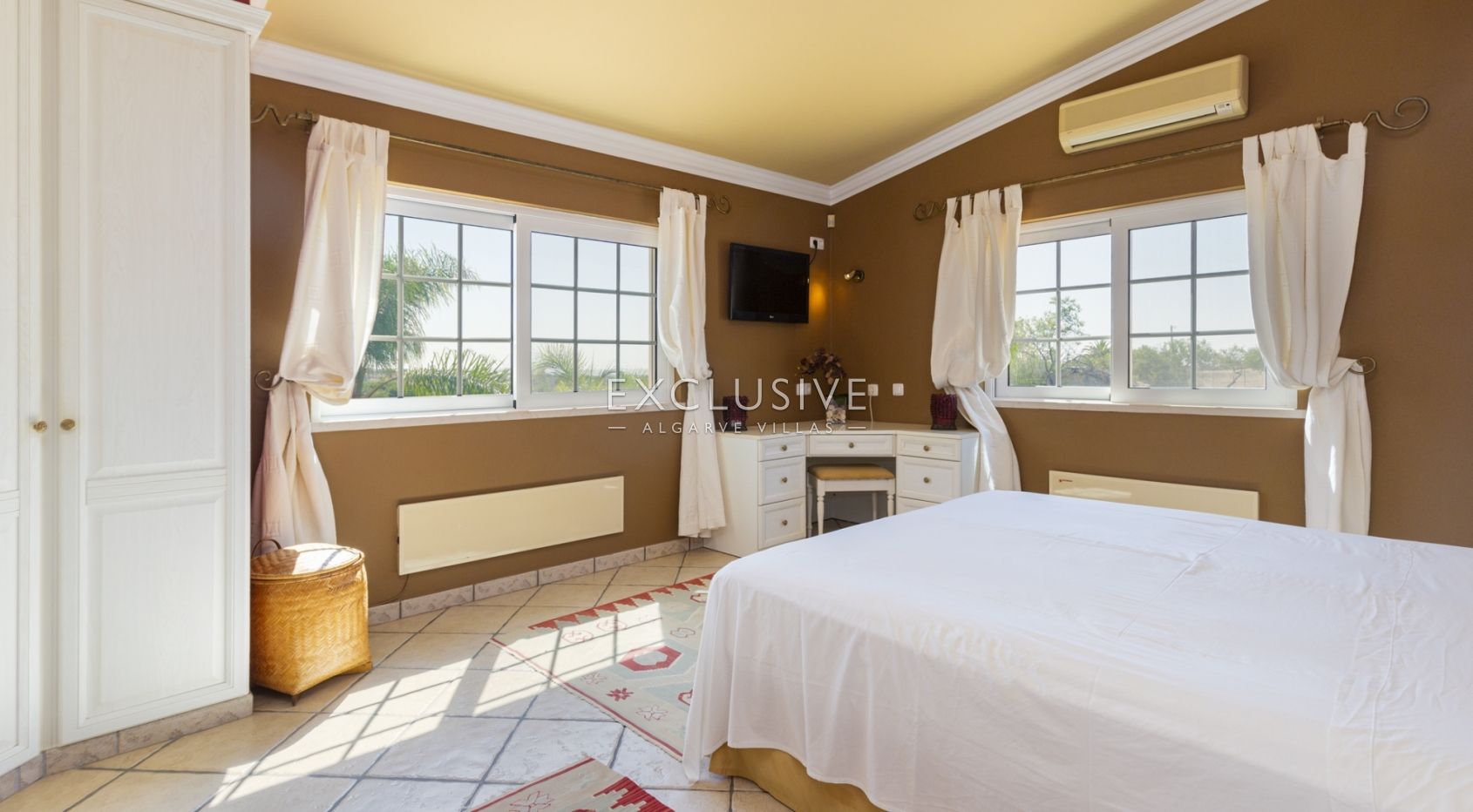 Charming Villa in Caramujeira, Algarve