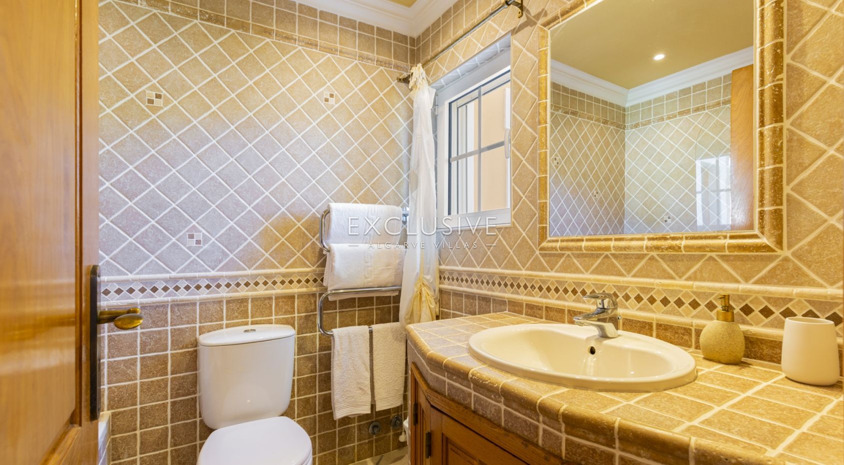 Charming Villa in Caramujeira, Algarve