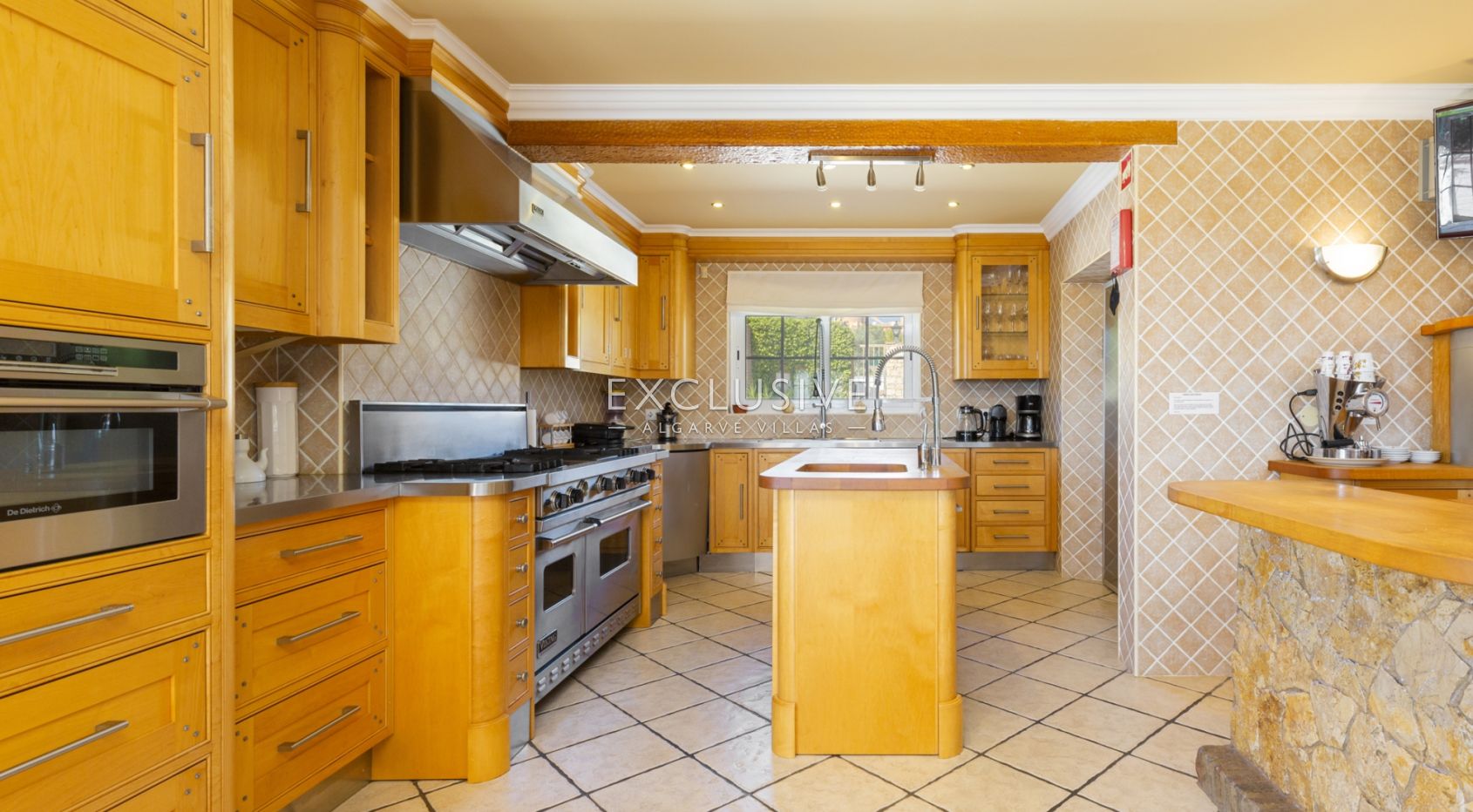 Charming Villa in Caramujeira, Algarve