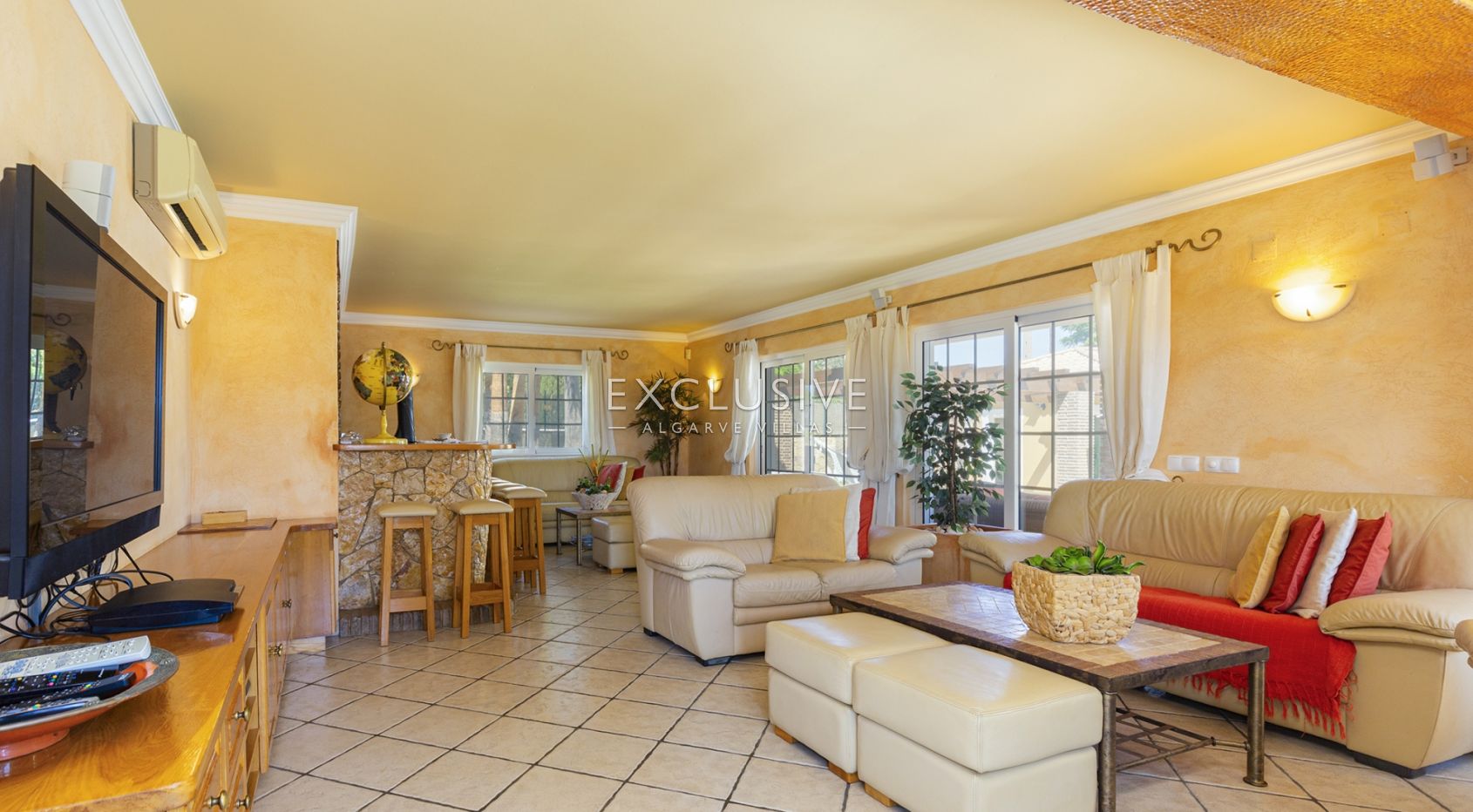 Charming Villa in Caramujeira, Algarve