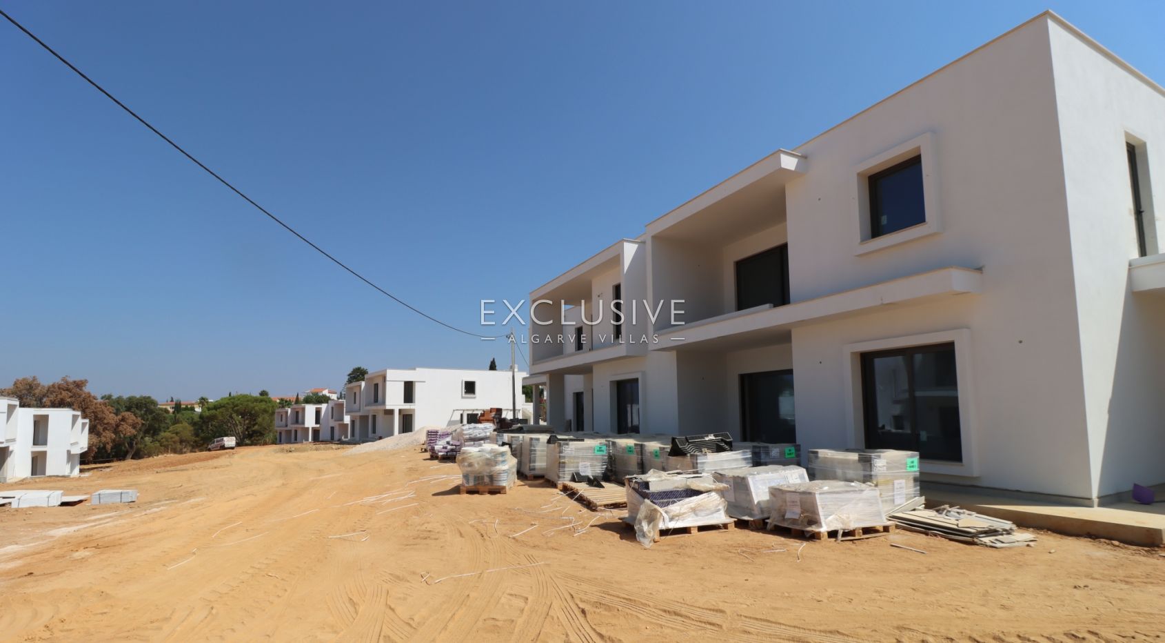 2 bedroom apartments in Carvoeiro centre near the beach, investment opportunity