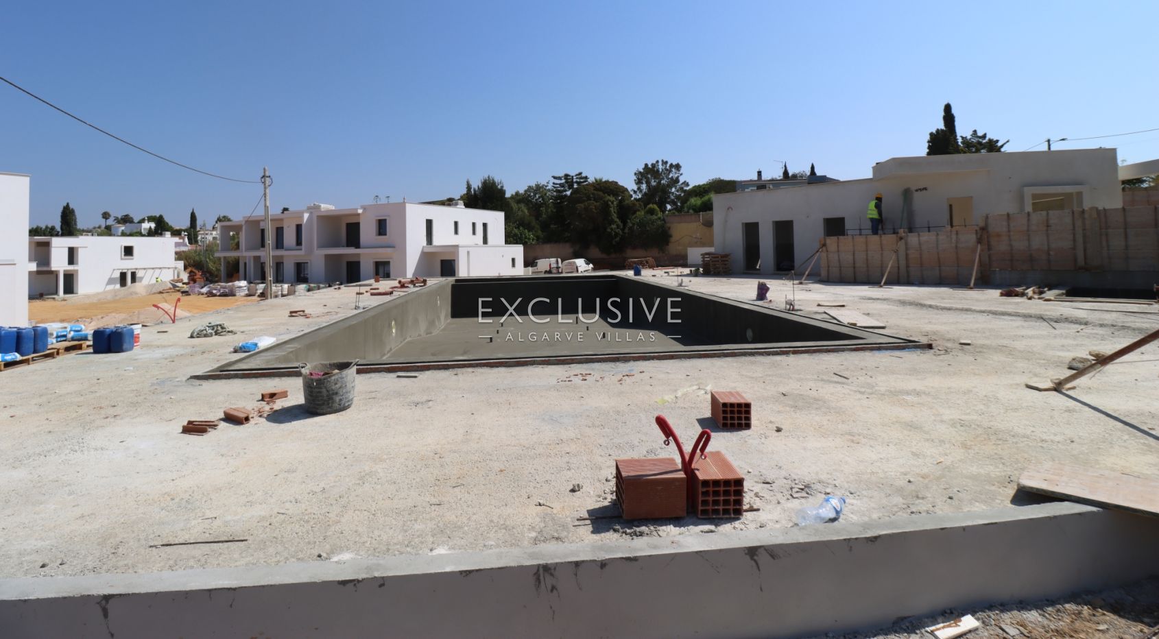 2 bedroom apartments in Carvoeiro centre near the beach, investment opportunity