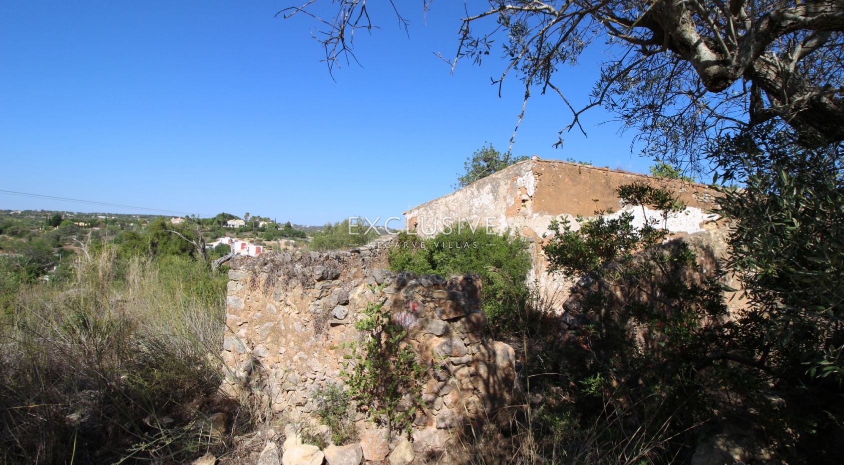 Plot with approved project in Loulé