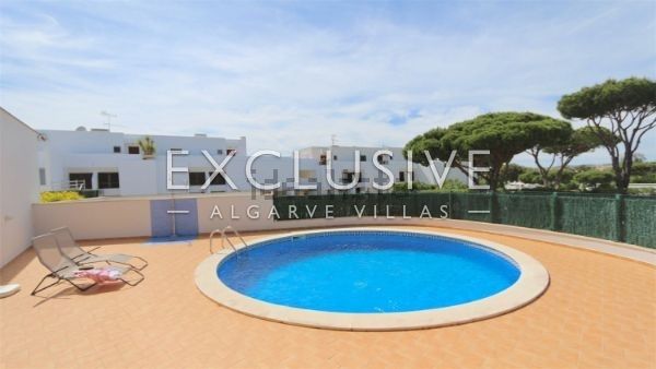 Ruime geschakelde villa in Vilamoura